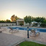 Kalli * Pomos